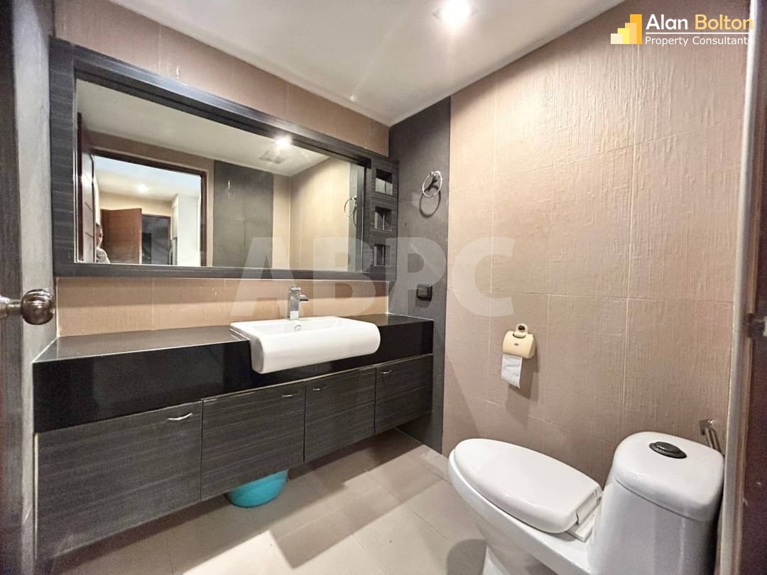 Cheap Large Studio For Sale  in Pratumnak photo 6