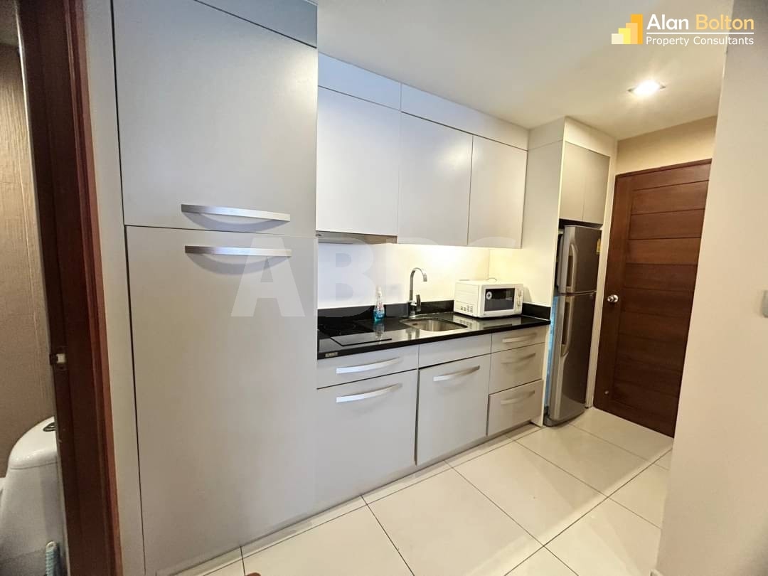 Cheap Large Studio For Sale  in Pratumnak photo 4