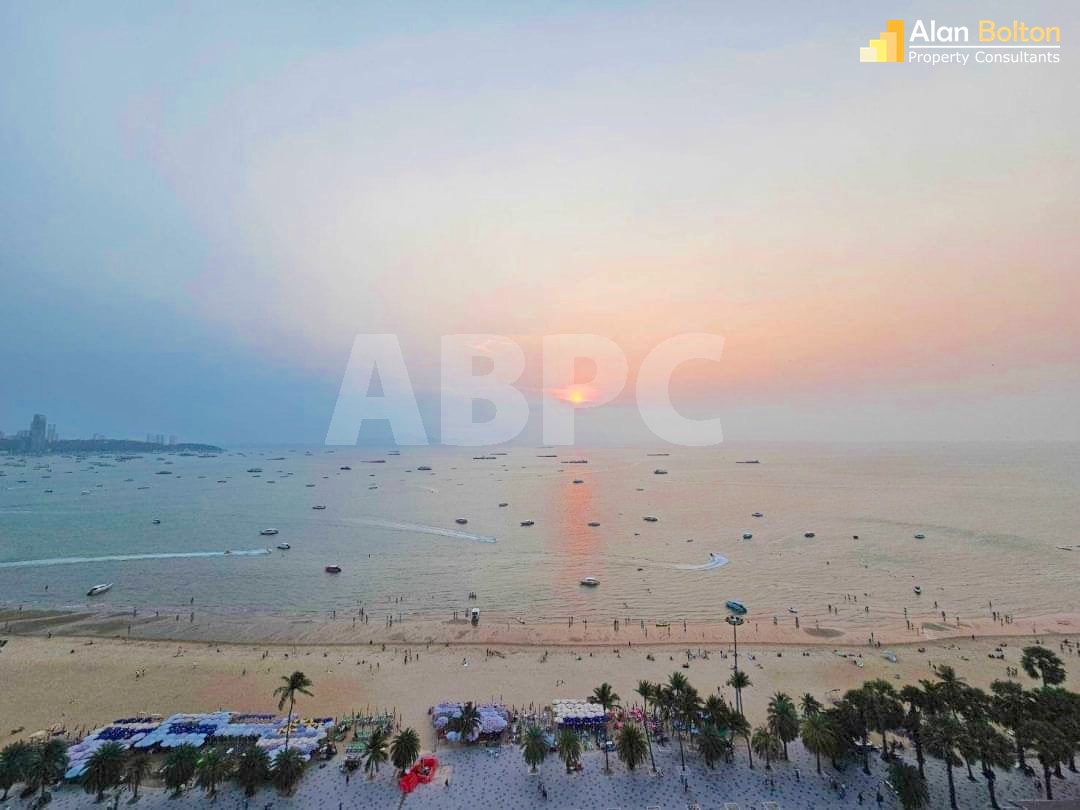 Beachfront Front Facing Ocean View 2 Bed 2 Bath in Northshore photo 3