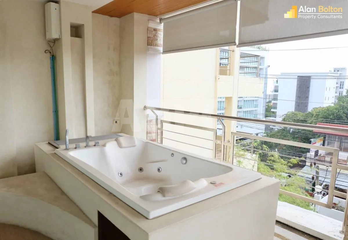 2 Bed 2 Bath Condo in Pratumnak photo 14