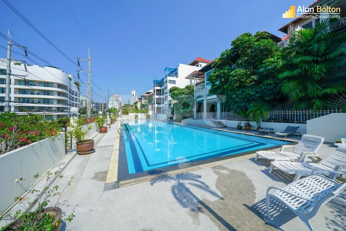 2 Bed 2 Bath Condo in Pratumnak photo 3