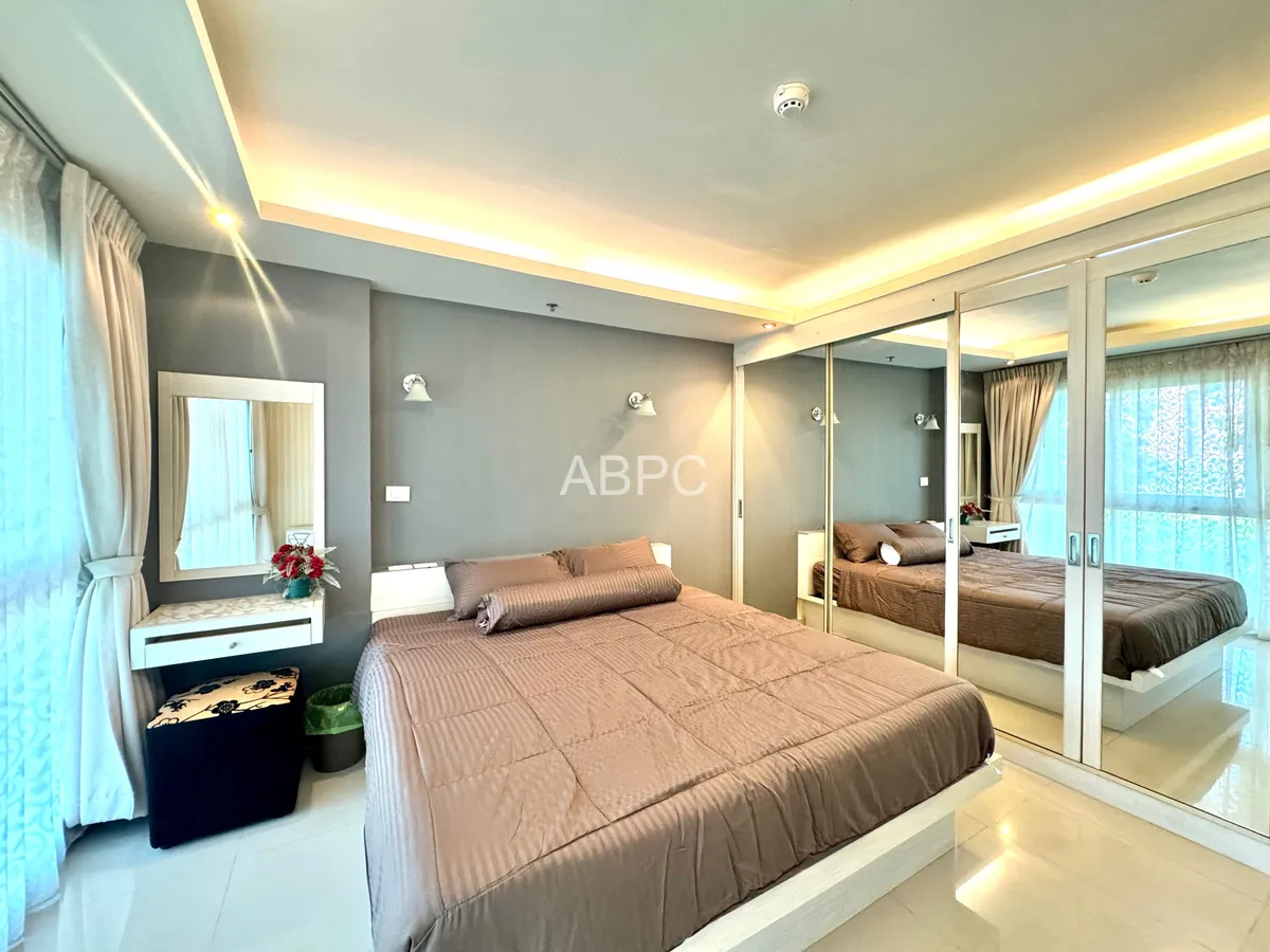 Newly Renovated Large 1 Bed 1 Bath Condo In Central Pattaya photo 2