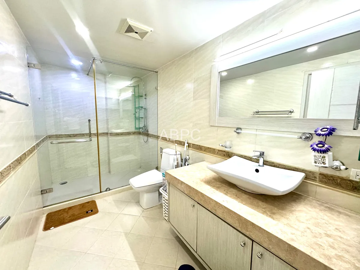 Newly Renovated Large 1 Bed 1 Bath Condo In Central Pattaya photo 6