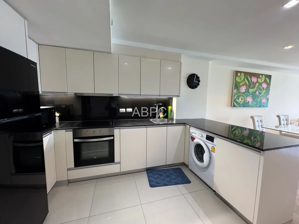 Large 2 Bed 2 Bath Condo In Pratumnak photo 2