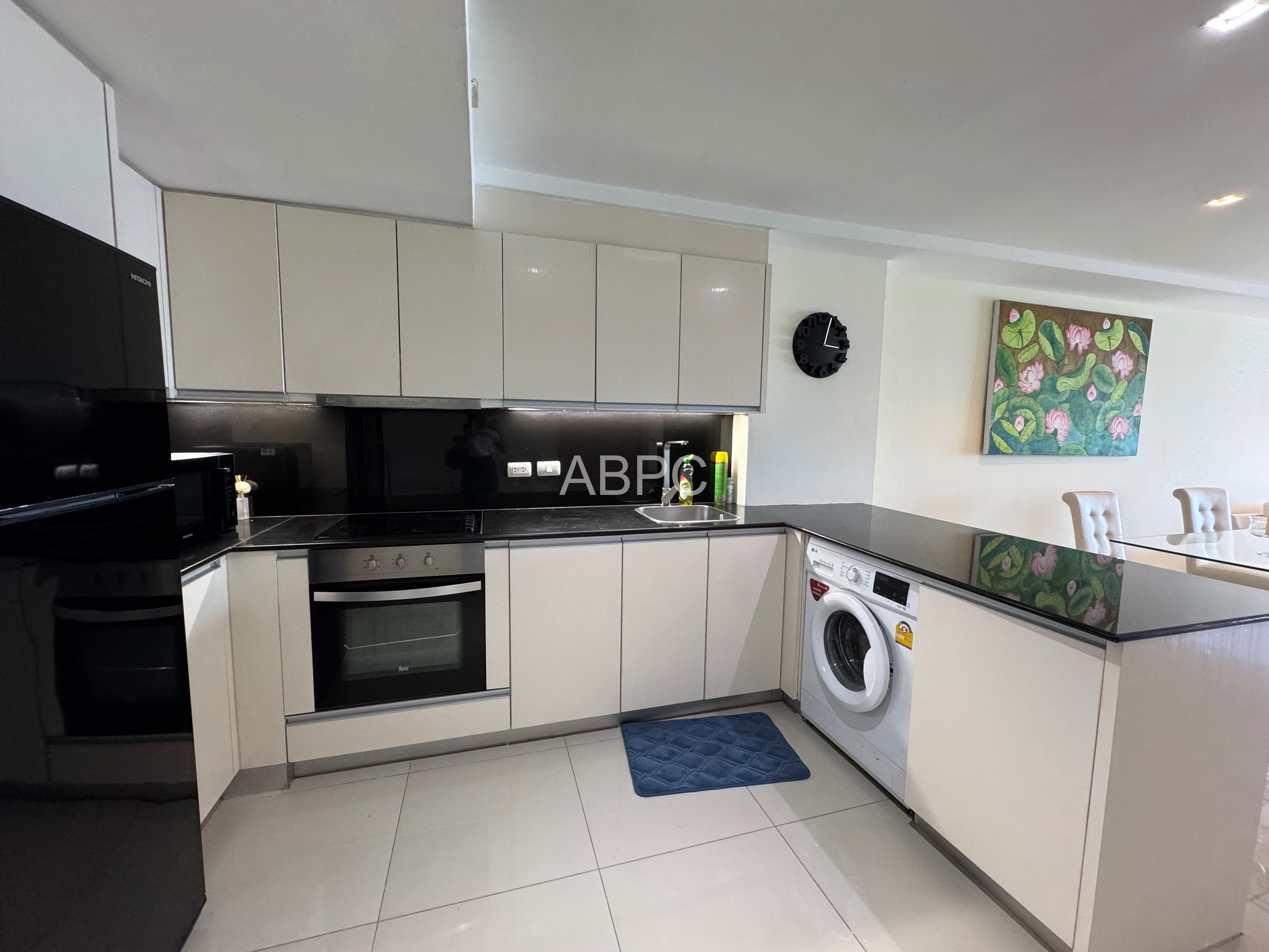 Large 2 Bed 2 Bath Condo In Pratumnak photo 2