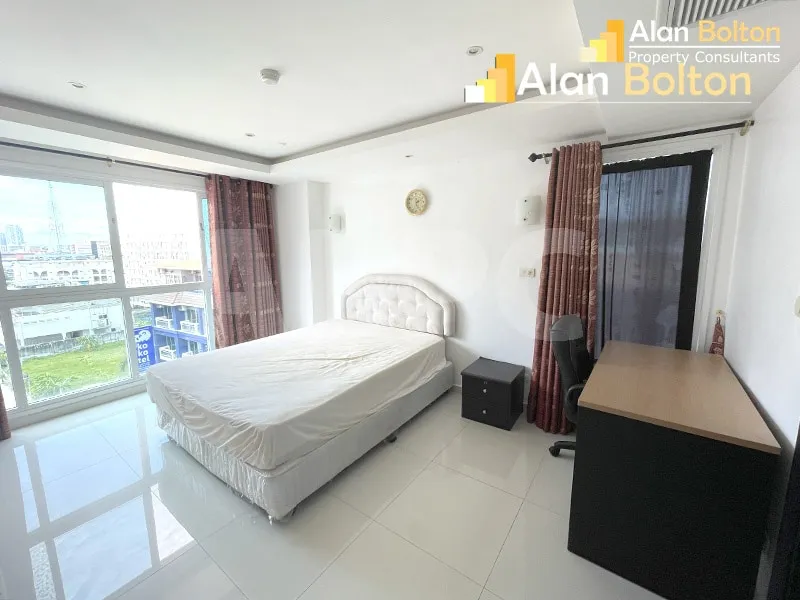 Large City View 1 Bed 1 Bath Condo In Central Pattaya photo 5