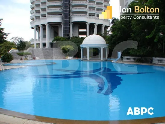 1 Bed 1 Bath in Wong Amat CR3077 photo 2