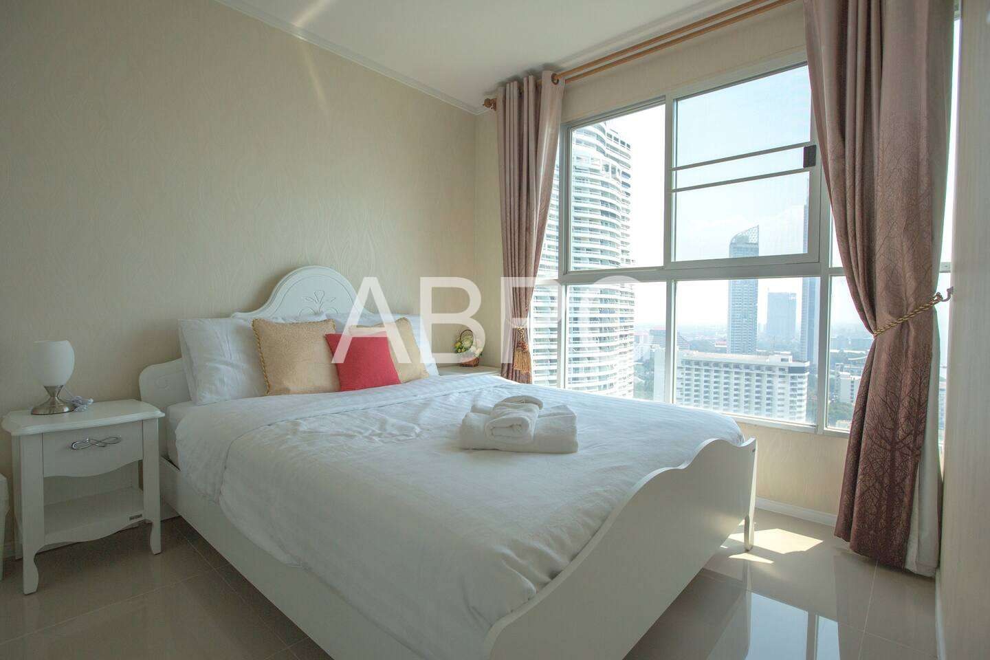 Front Facing Beachfront Ocean View 3 Bedroom 3 Bathroom Condo in Jomtien photo 4
