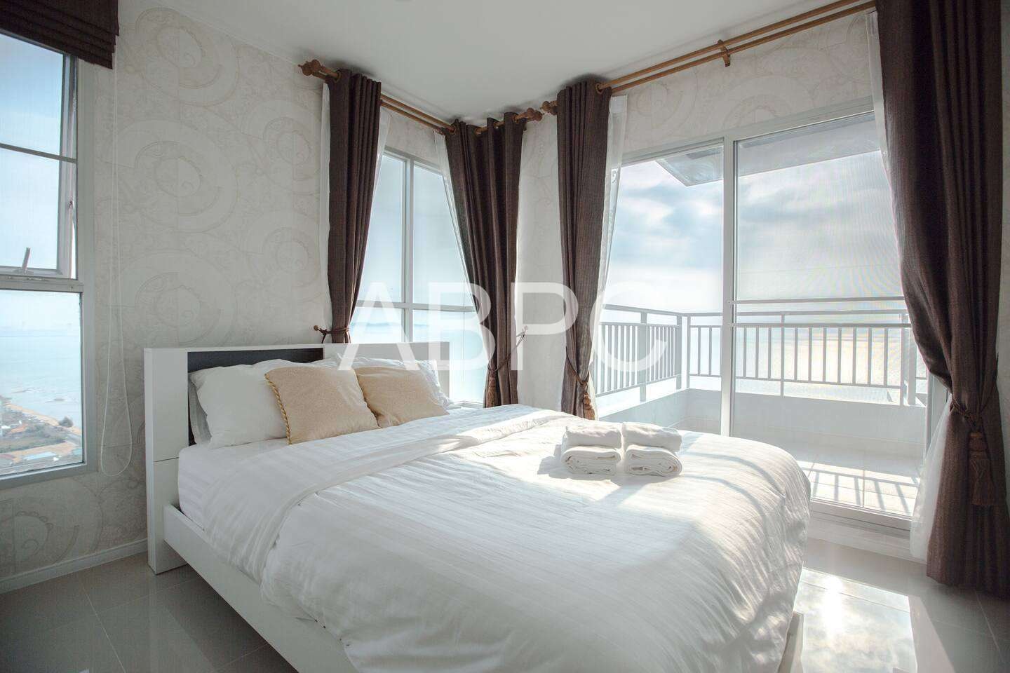 Front Facing Beachfront Ocean View 3 Bedroom 3 Bathroom Condo in Jomtien photo 6