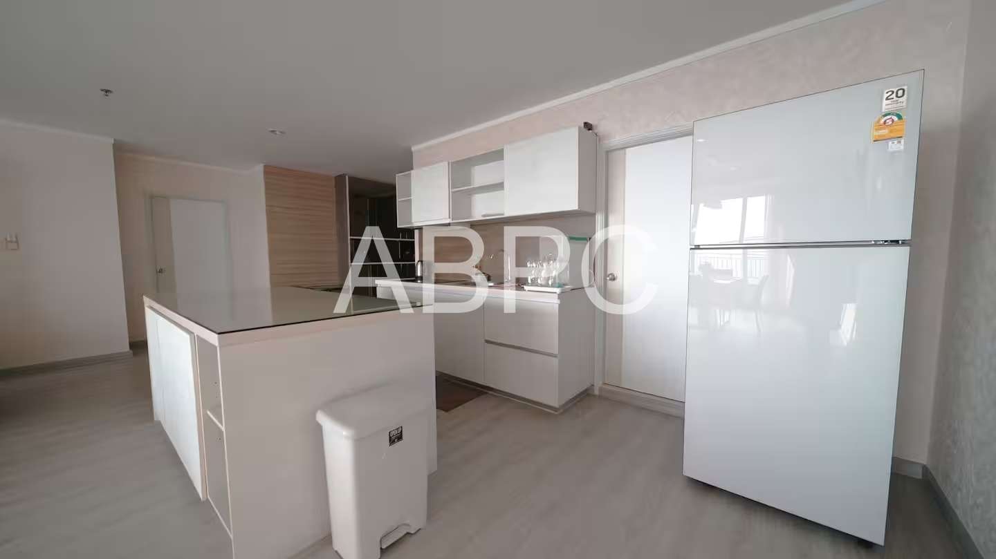 Front Facing Beachfront Ocean View 3 Bedroom 3 Bathroom Condo in Jomtien photo 8