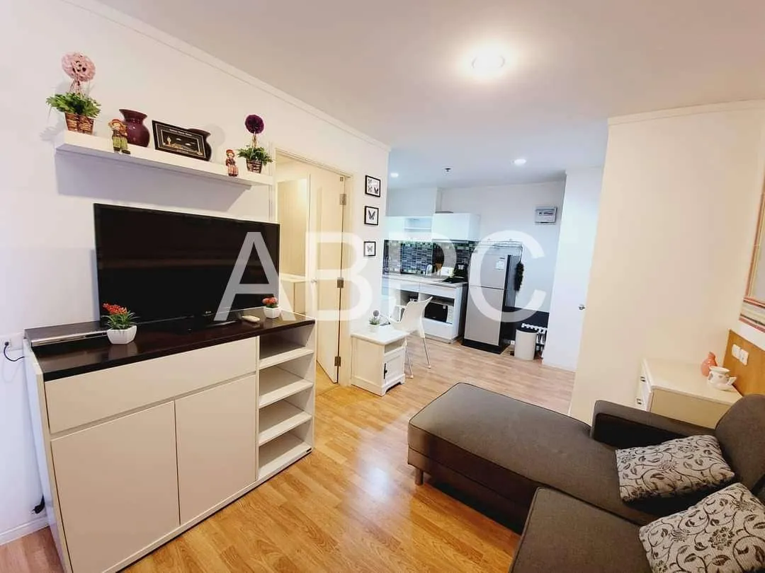 1 Bed 1 Bath in Wong Amat CR3282 photo 12