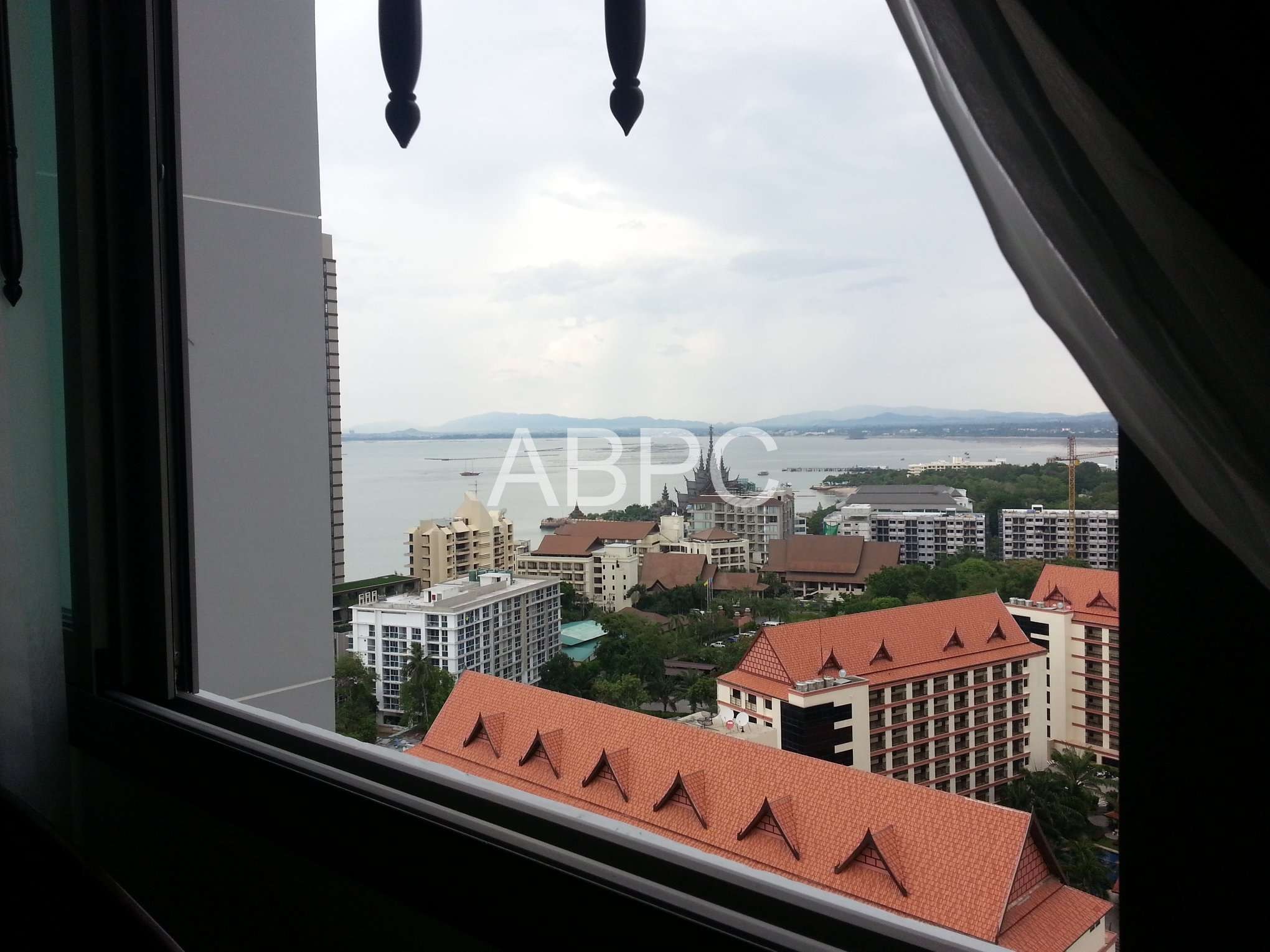 1 Bed 1 Bath in Wong Amat CR4122 photo 6