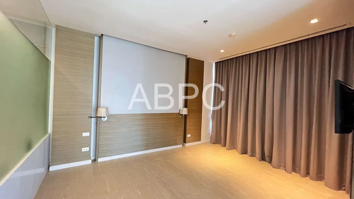 Amazing 4 Bed Condo For Rent in Northpoint photo 3