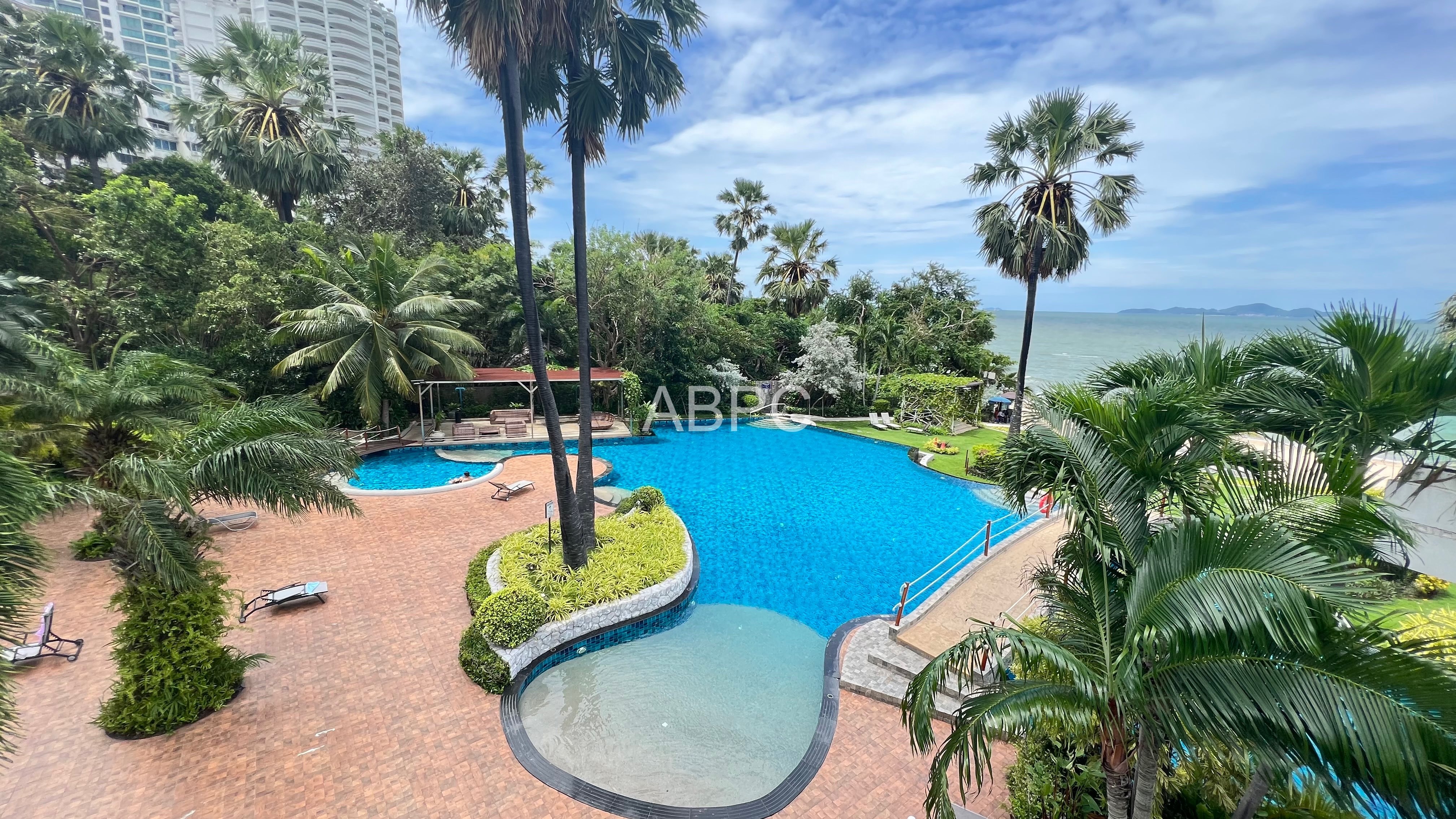 Cheap Studio For Rent in The Palm Wongamat