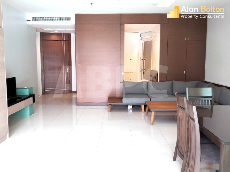 Large Beachfront Pool Access 1 Bed 1 Bath Condo In Wongamat photo 4