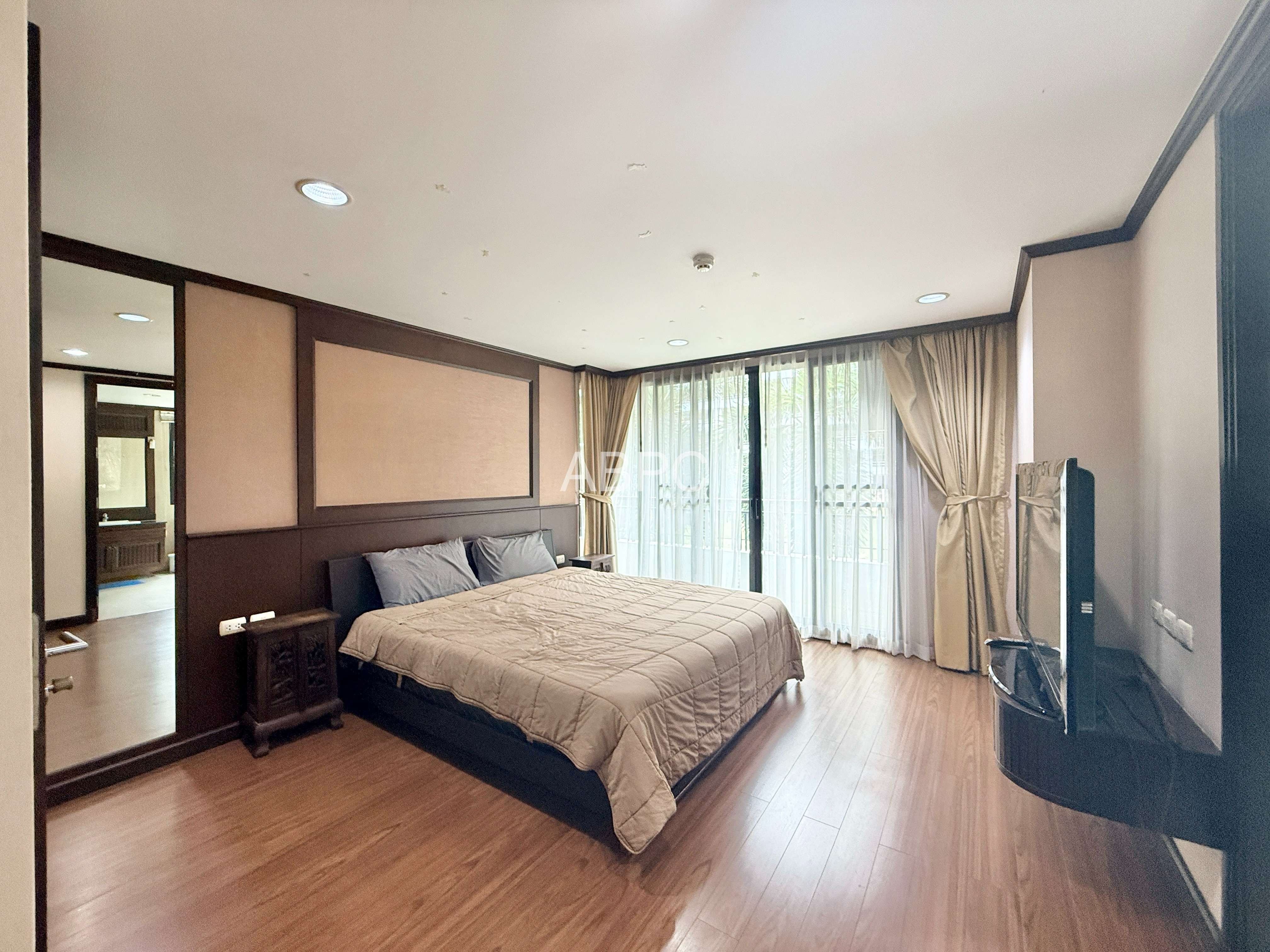2 Bed 2 Bath in Central Pattaya CR5766 photo 10