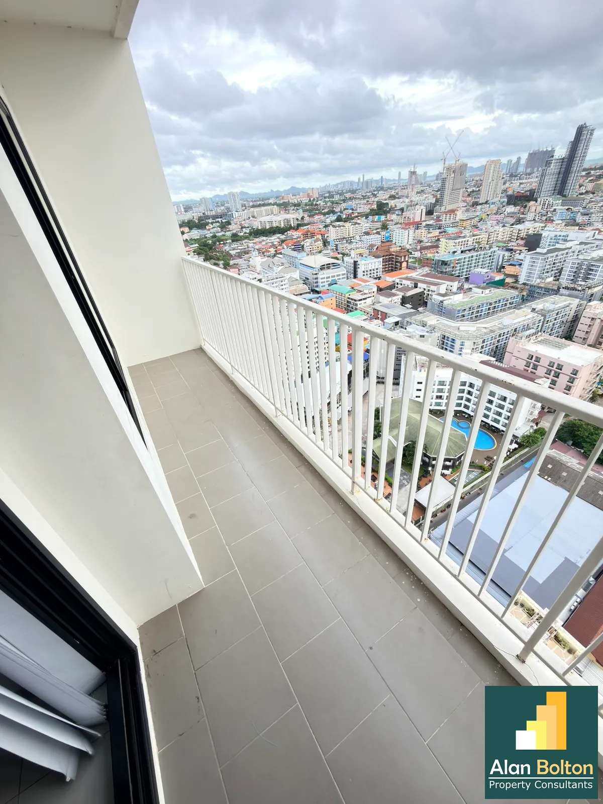 Ocean View 1 Bed 1 Bath Condo In Central Pattaya photo 4