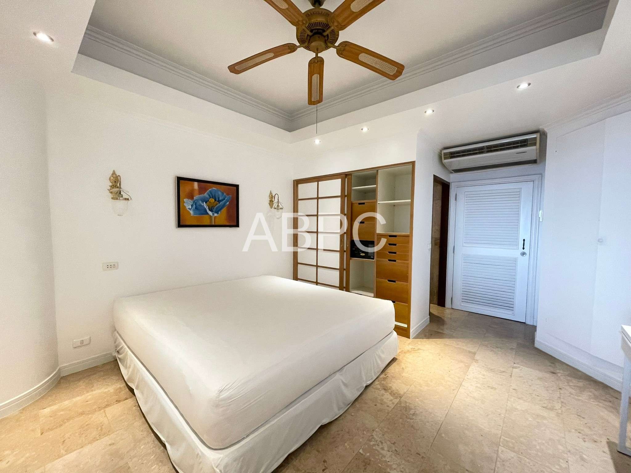 Beachfront 2 Bed in Wong amat For Rent photo 10