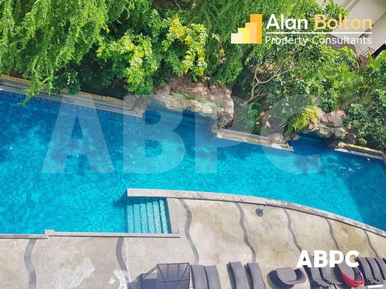 Pool View 1 Bed 1 Bath Condo in Wongamat - Club Royal