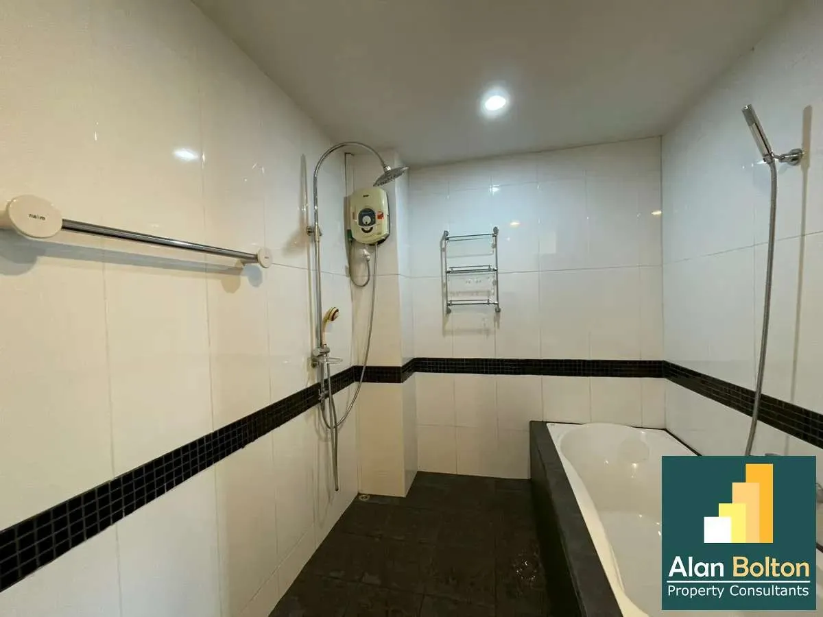 1 Bed 2 Bath Condo in Central Pattaya photo 8