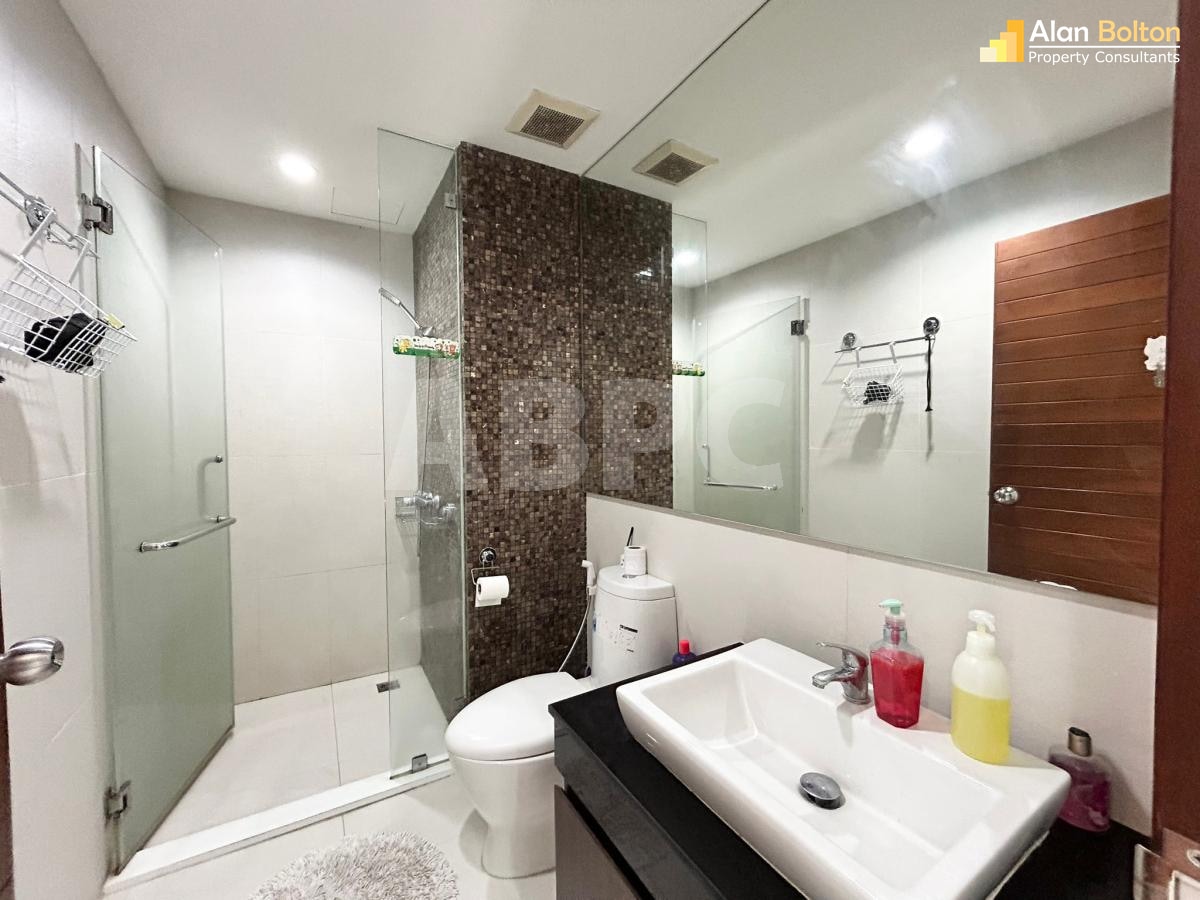 2 Bed 2 Bath Condo in Pratumnak photo 13