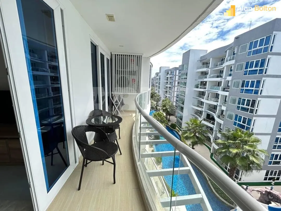 Pool View 2 Bed 2 Bath Condo In Central Pattaya photo 2