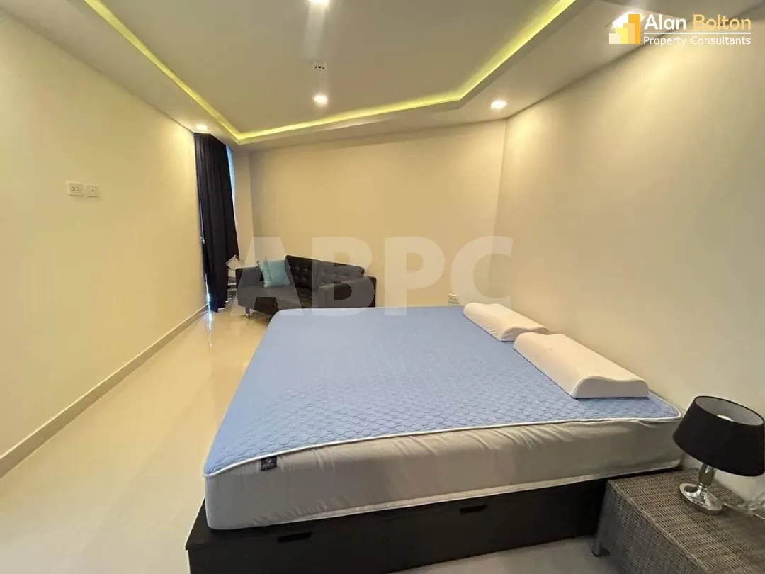 Pool View 2 Bed 2 Bath Condo In Central Pattaya photo 3