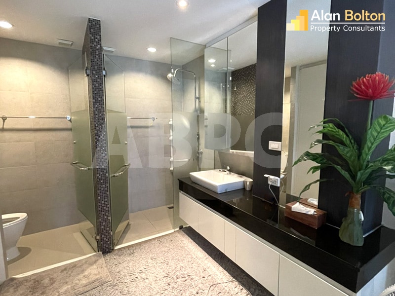 2 Bed 2 Bath Condo in Pratumnak photo 7