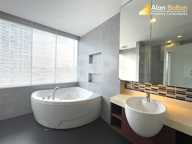 1 Bed 1 Bath in Wong Amat CR6614 photo 9
