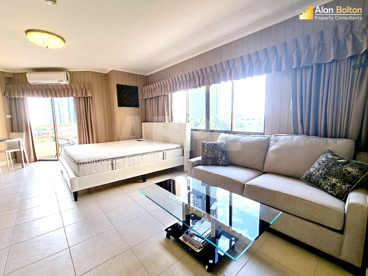 Cheap Condo For Rent in Pratumnak photo 3