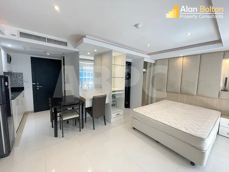Fire Sale Pool View Studio Condo In Central Pattaya photo 3