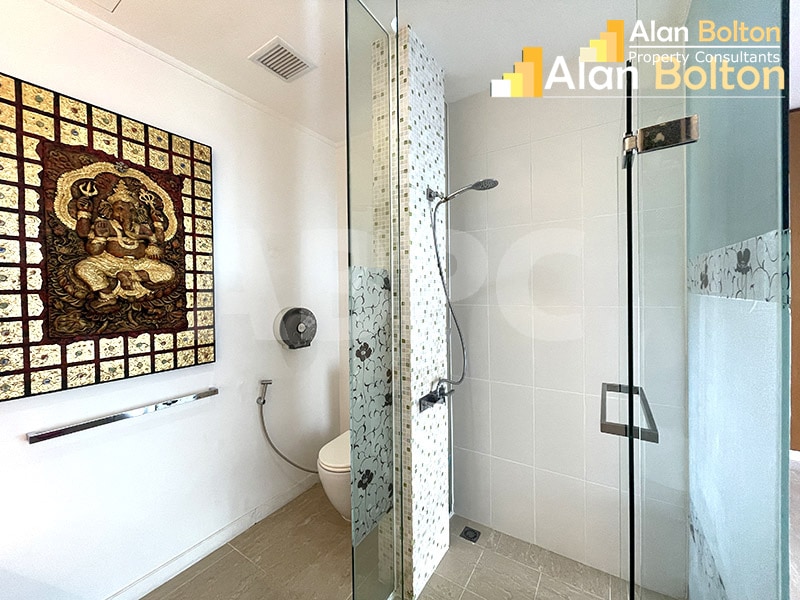 Large Luxury Beachfront Ocean View Studio Condo In Wongamat photo 8