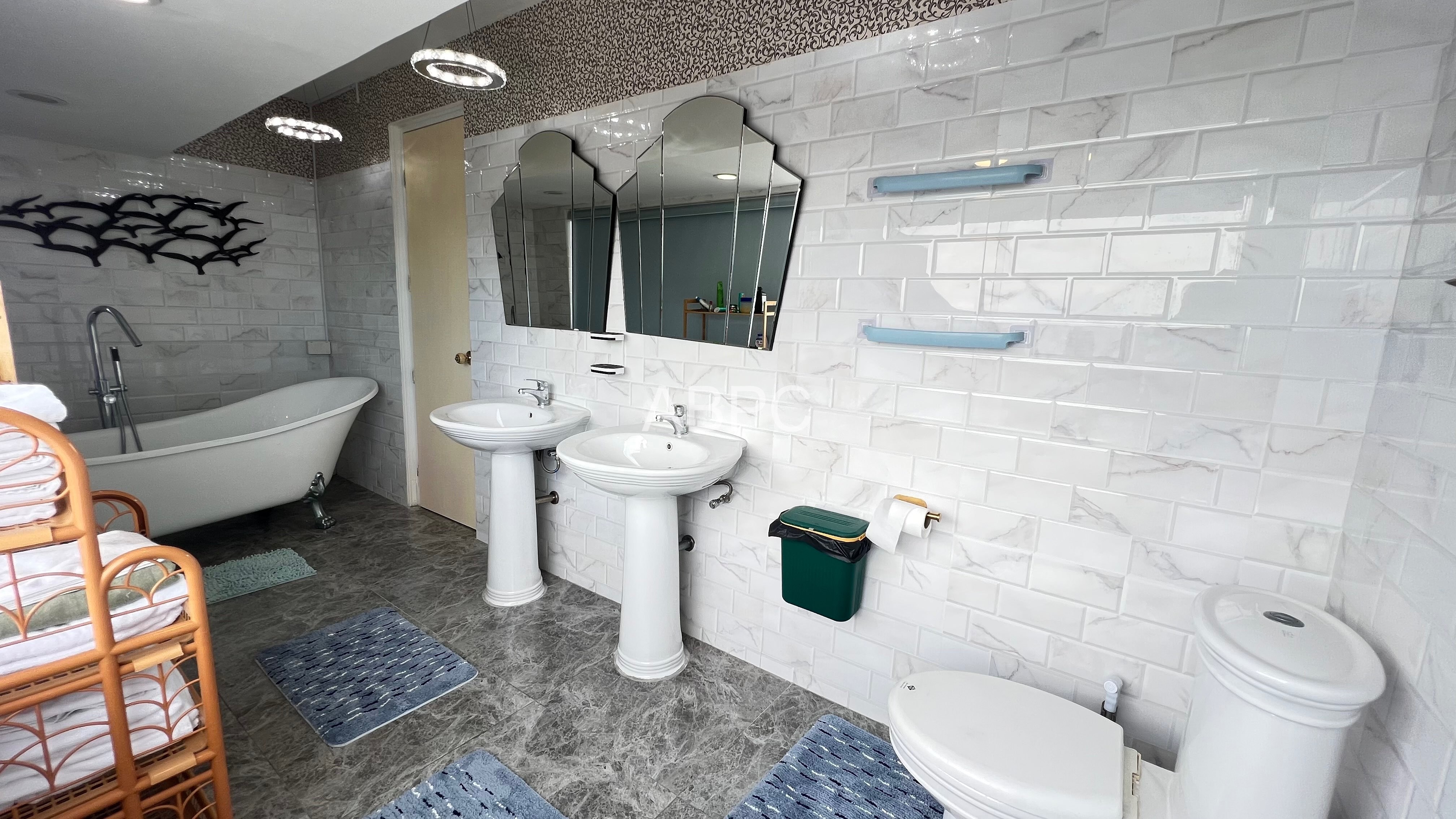 Large 2 bedroom Condo in Chateau Dale Jomtien For Rent photo 5
