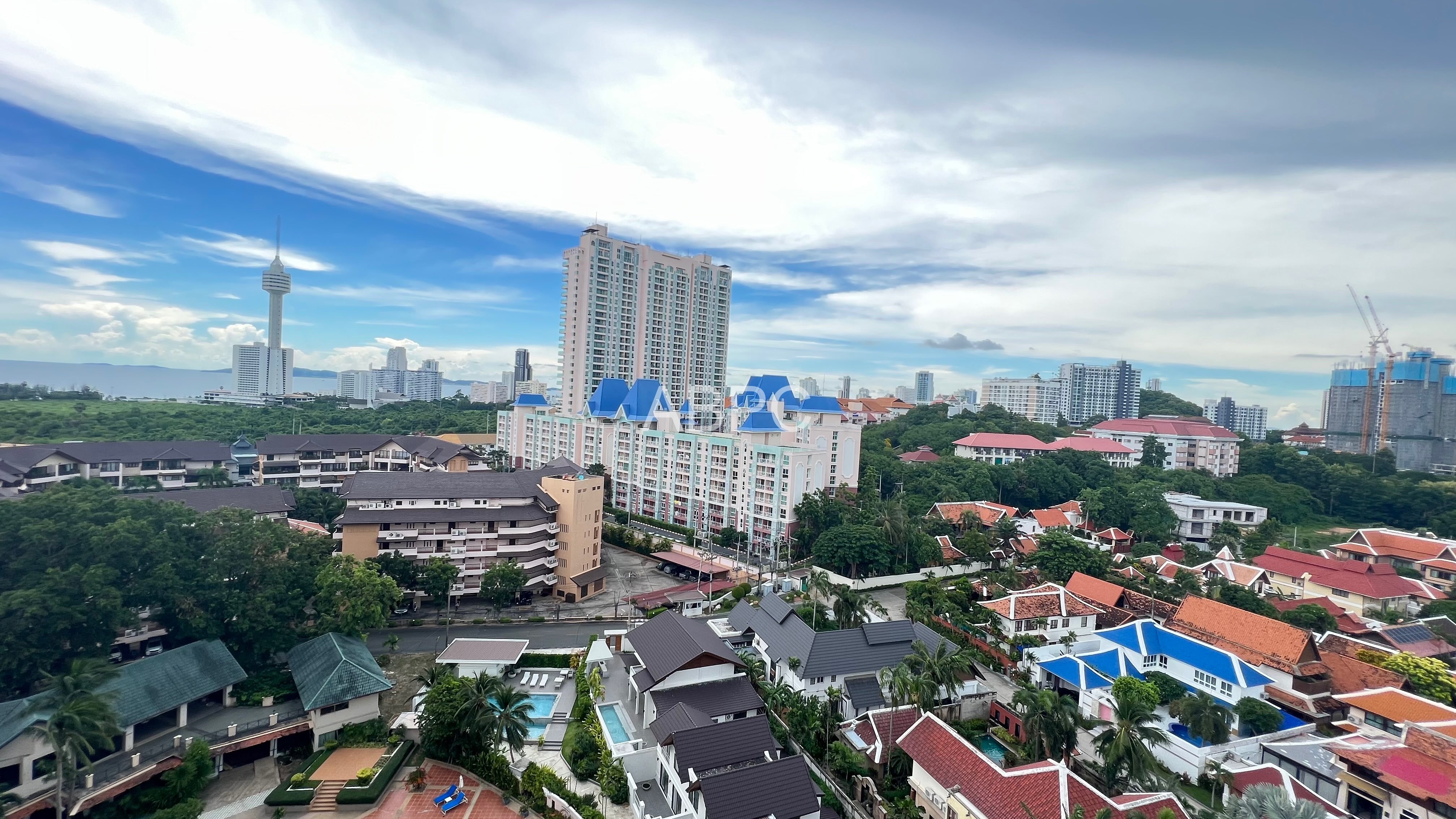 Large 2 bedroom Condo in Chateau Dale Jomtien For Rent photo 4