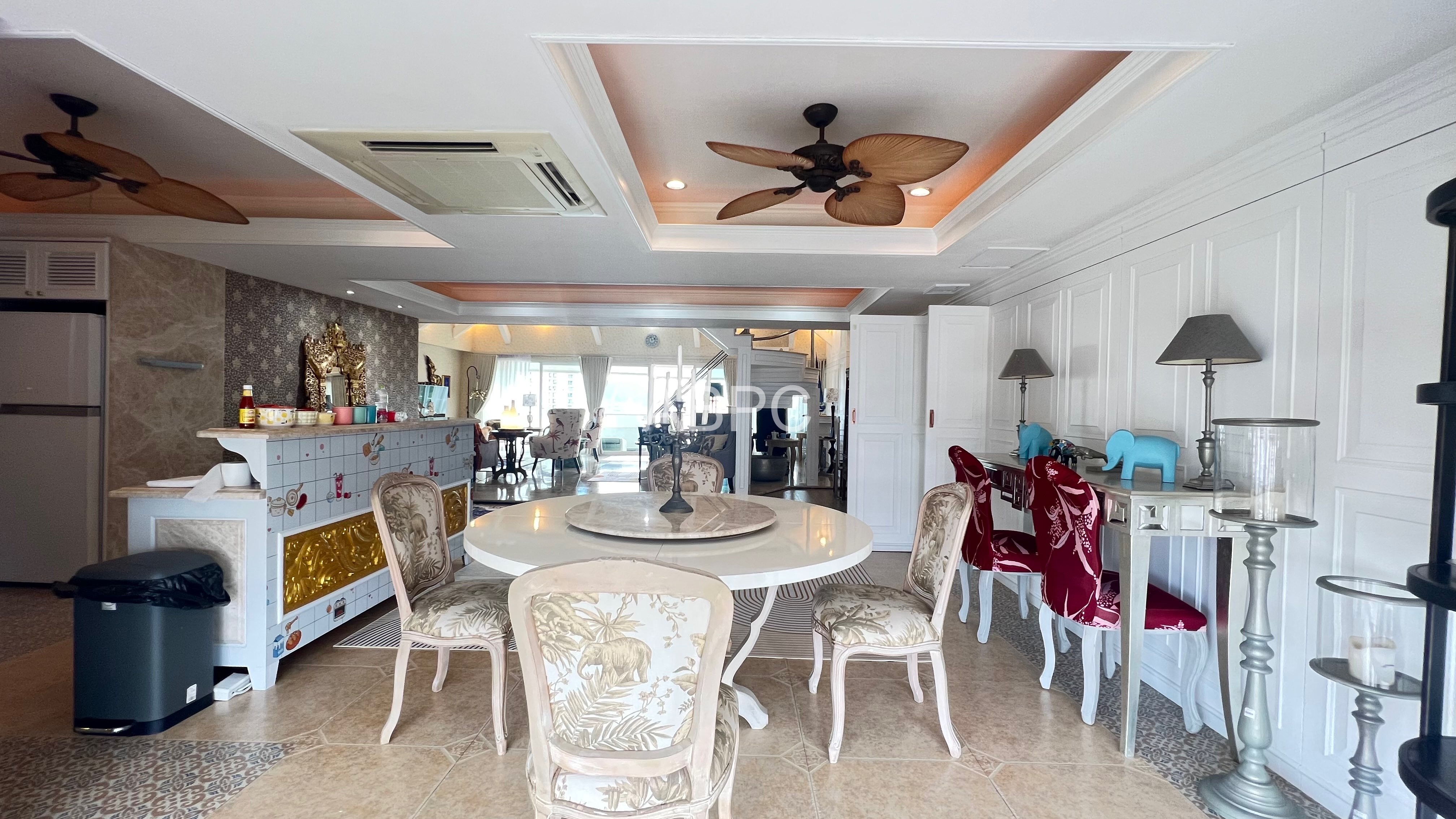 Large 2 bedroom Condo in Chateau Dale Jomtien For Rent photo 2