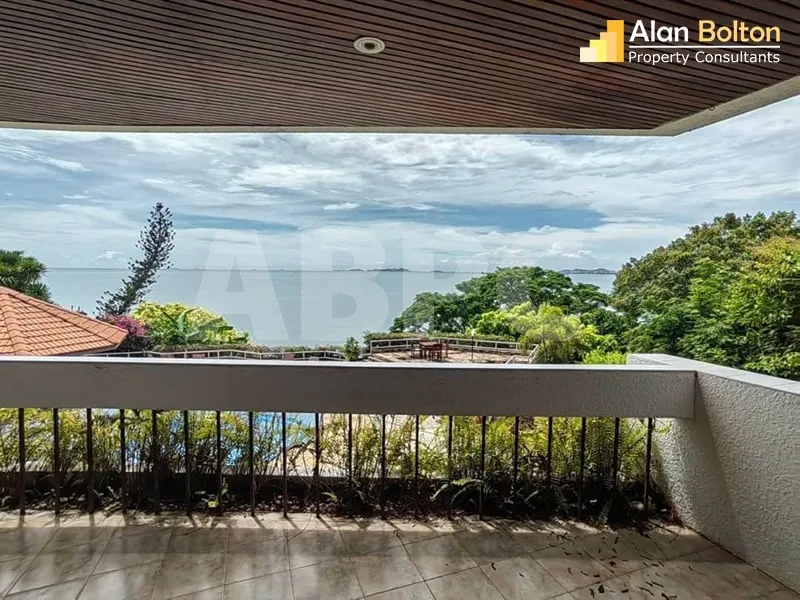 3 Bed 3 Bath in Wong Amat CR6755 photo 3