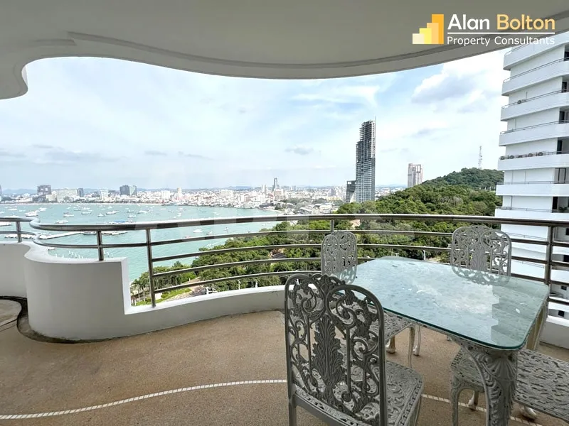 4 Bed 5 Bath in Pratumnak CR6764