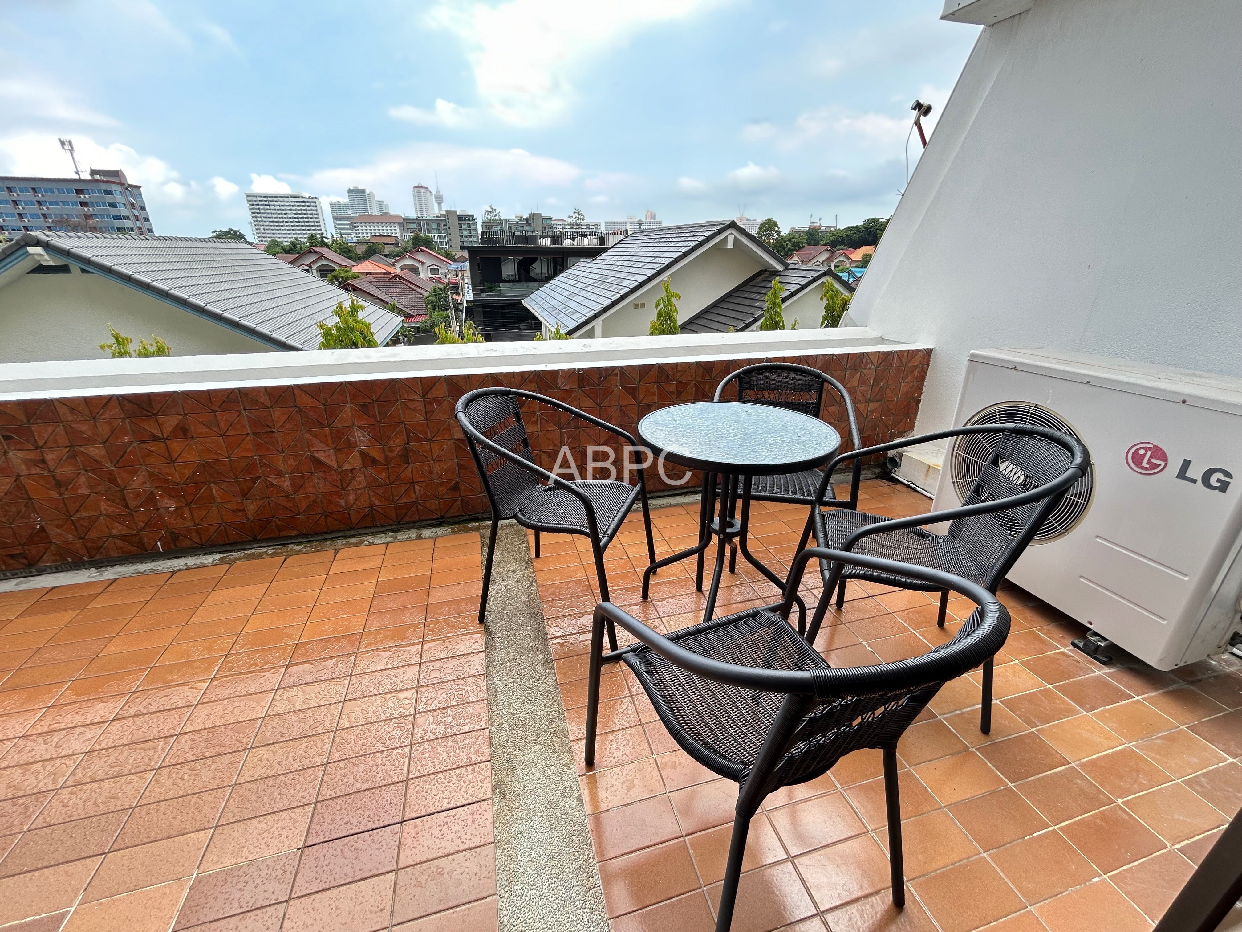 Walking distance to Jomtien Beach - 2 Bed For Rent photo 12