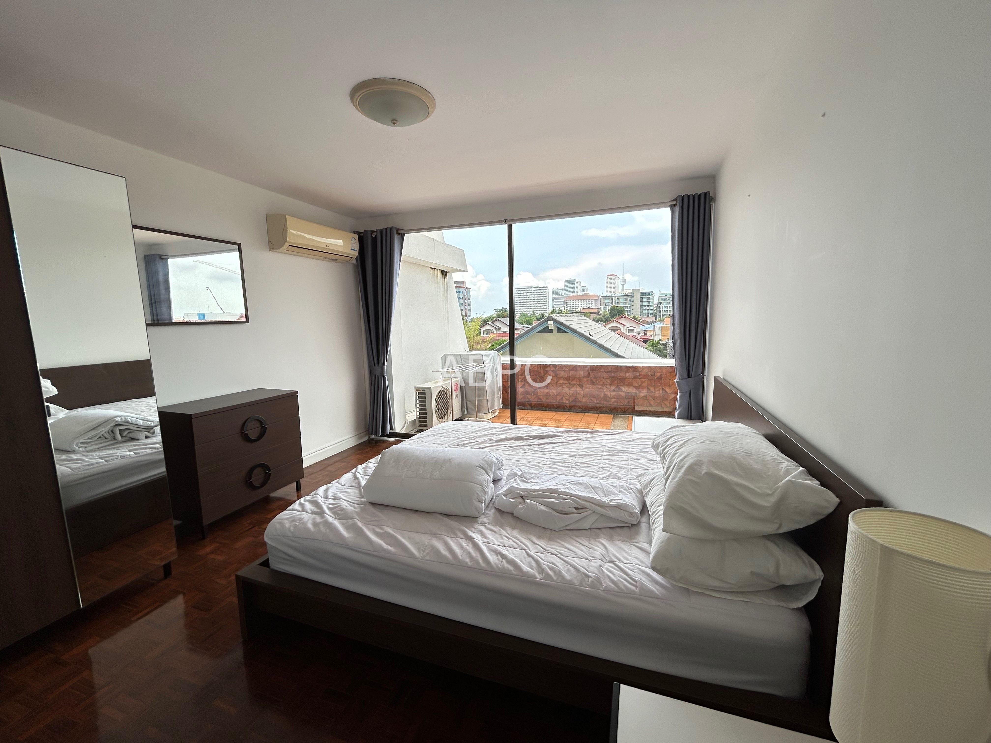 Walking distance to Jomtien Beach - 2 Bed For Rent photo 8