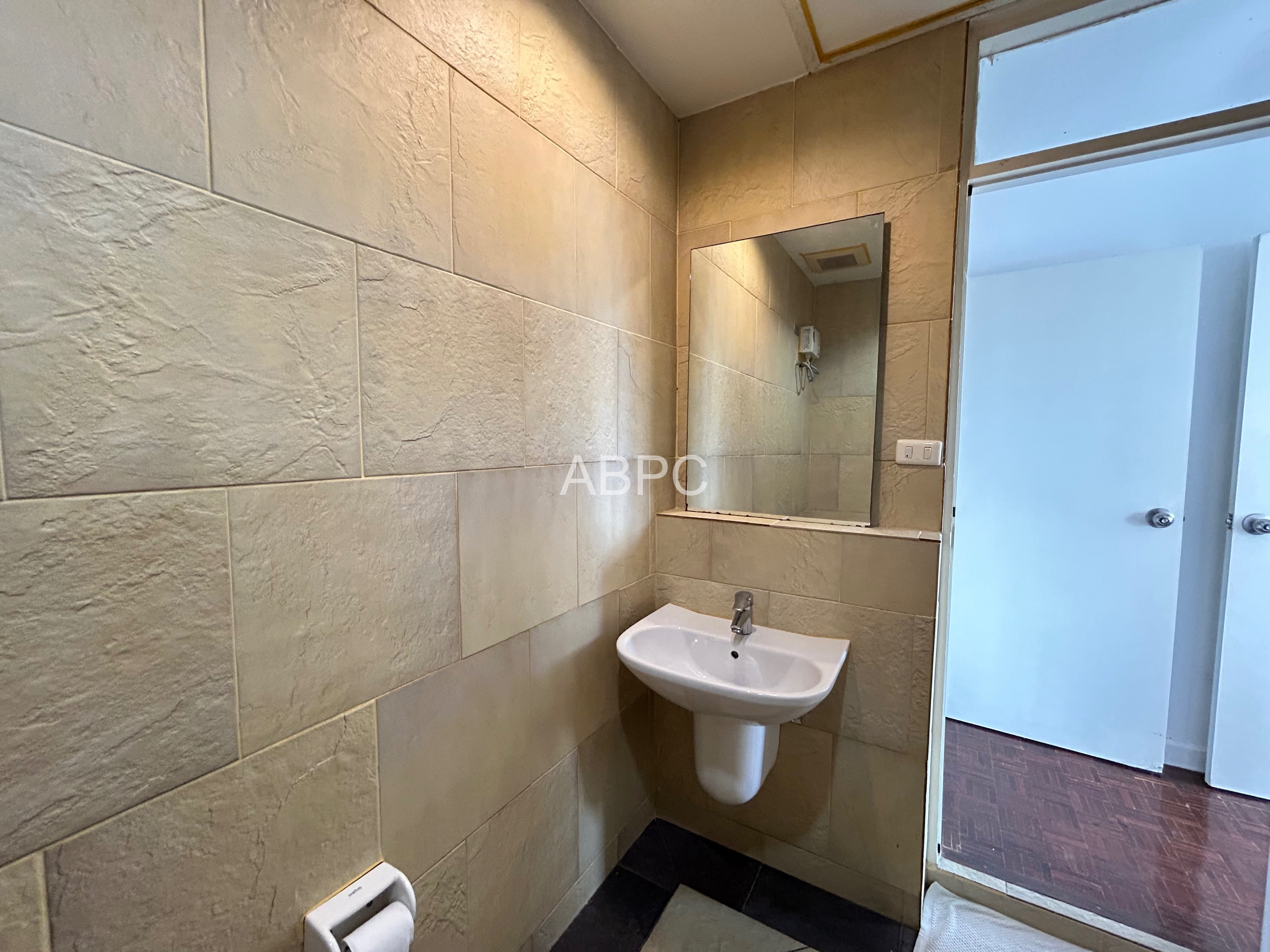 Walking distance to Jomtien Beach - 2 Bed For Rent photo 10