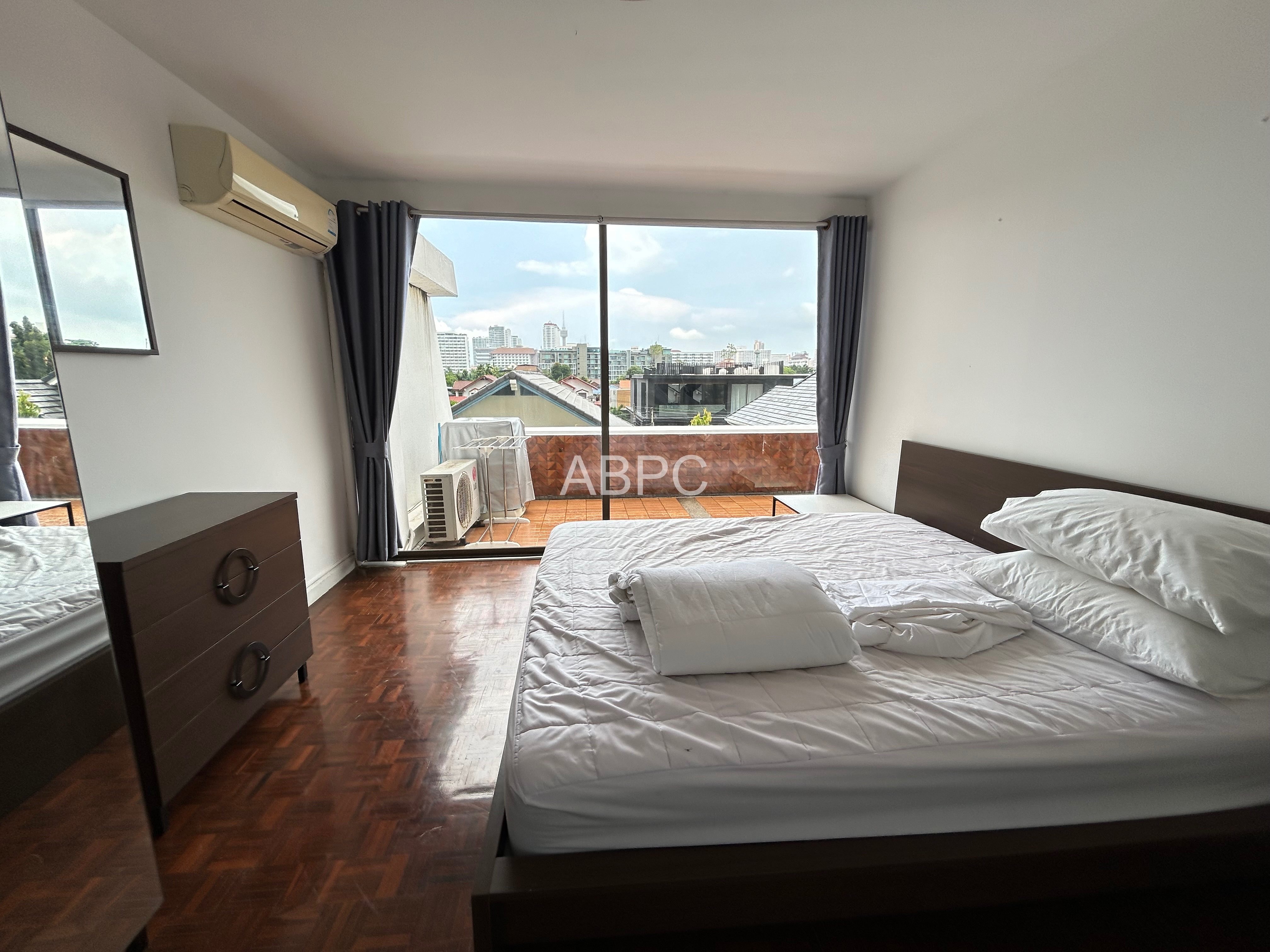 Walking distance to Jomtien Beach - 2 Bed For Rent photo 4
