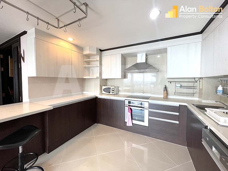 2 Bed 2 Bath in Central Pattaya CR6796 photo 3