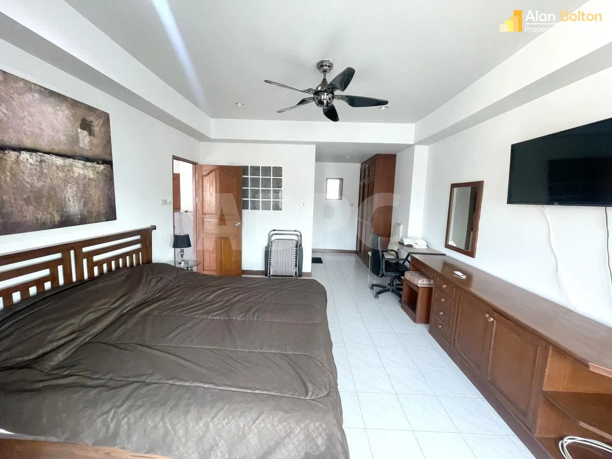 Large 1 Bed 2 Bath Condo In Jomtien photo 8