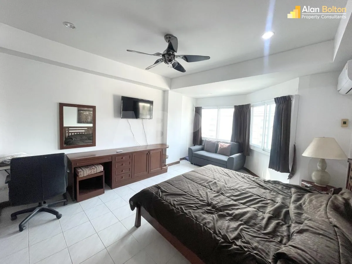 Large 1 Bed 2 Bath Condo In Jomtien photo 9