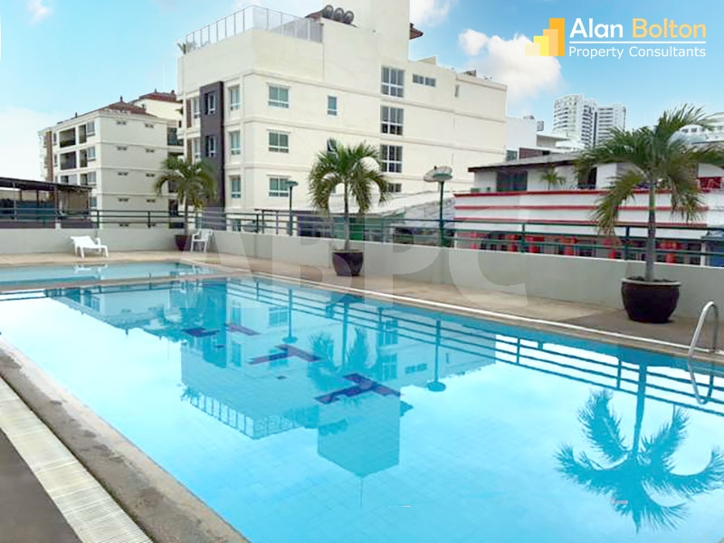 Large 1 Bed 2 Bath Condo In Jomtien