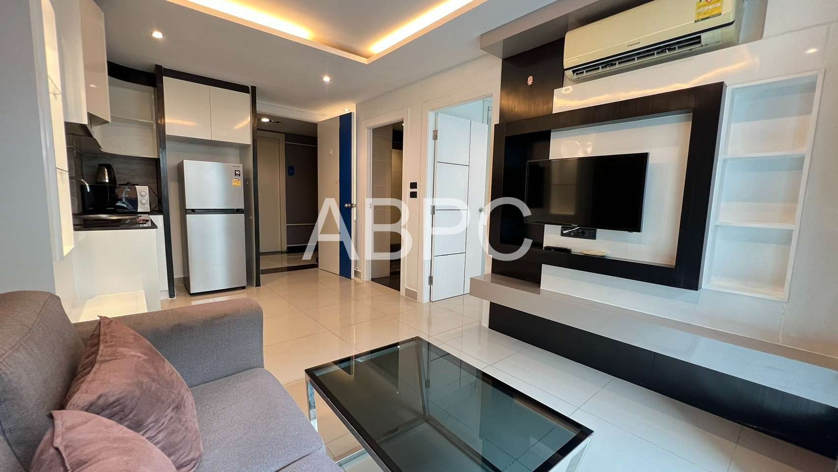 1 Bed 1 Bath Condo In East Pattaya photo 3