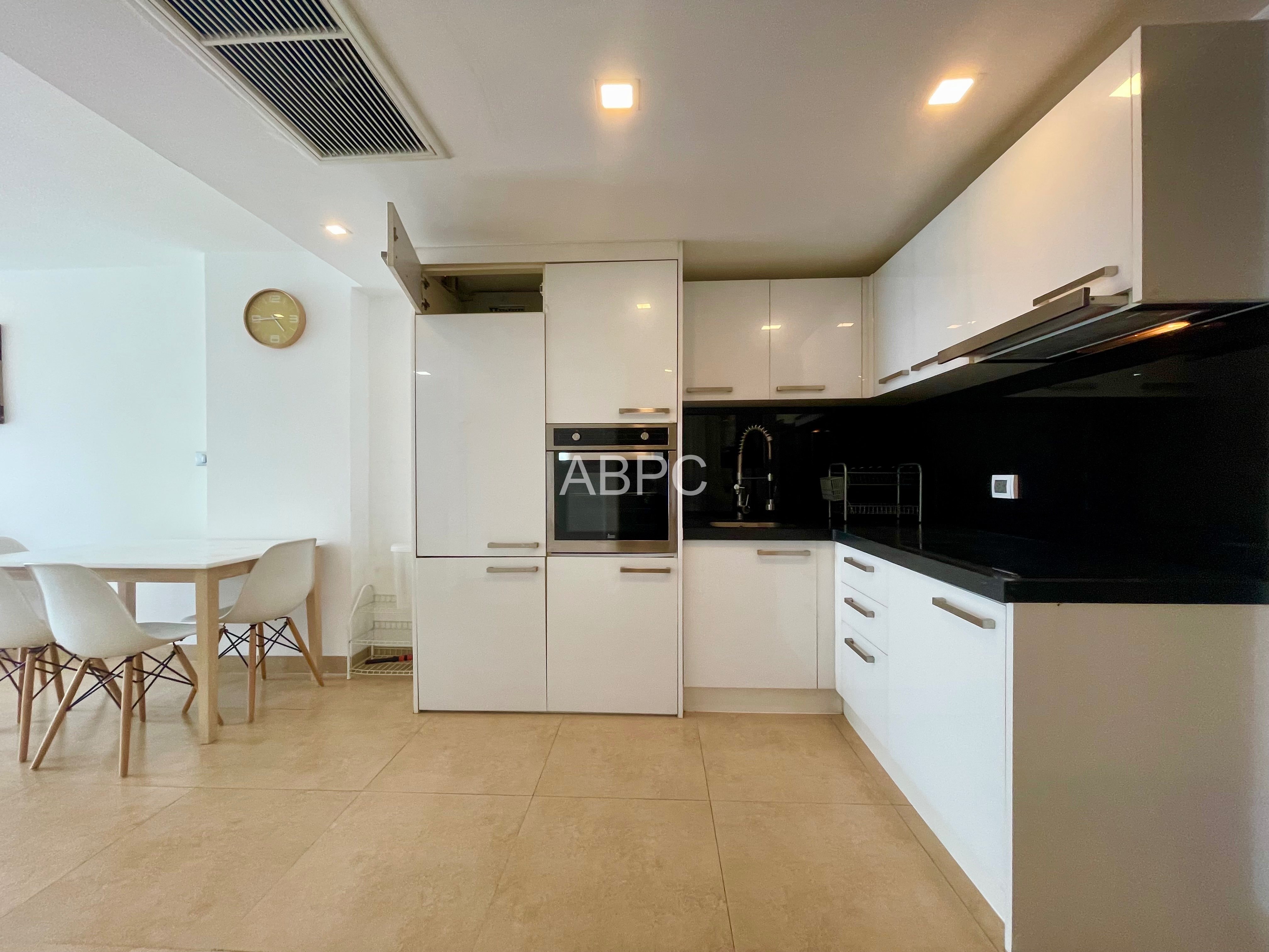 1 Bed 2 Bath Condo in Central Pattaya - Centara Avenue Residence photo 4