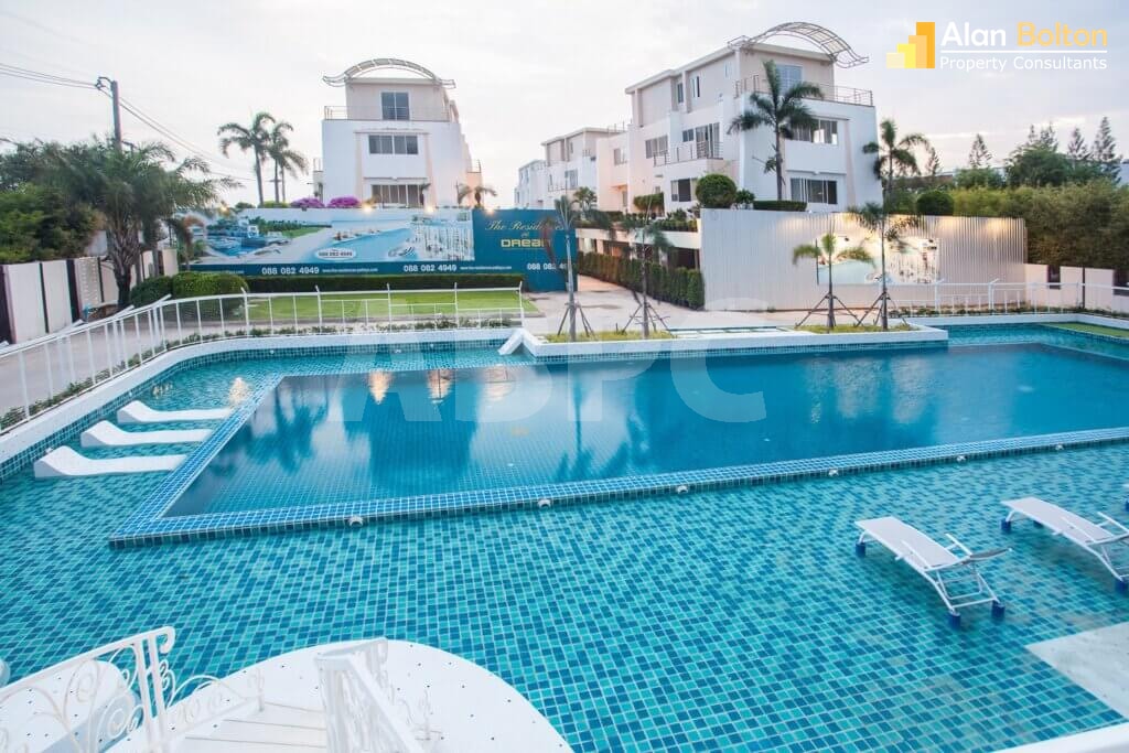 Amazing Condo for Sale at La Royal Beach Condo photo 2