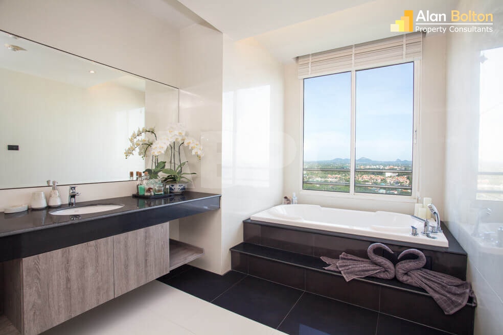 2 Bed 2 Bath Condo in Na Jomtien photo 4