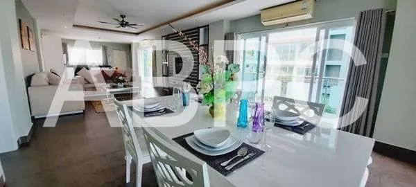 Large 2 Bed Condo in Pratumnak - Tudor Court photo 11